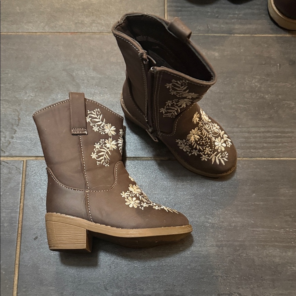 Embroidered Brown Ankle Boots